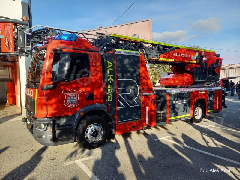 Prihod novega gasilskega vozila z lestvijo